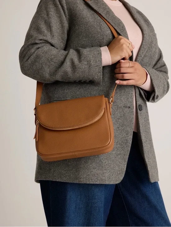 Quince Italian Leather Foldover Crossbody Bag in Cognac PERFECT WITH DUST BAG! - Picture 4 of 7